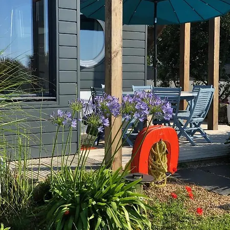 La Maison Bateau Au Bord De Mer Guisseny Exterior photo