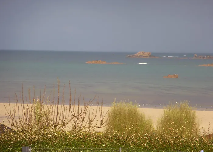La Maison Bateau Au Bord De Mer
