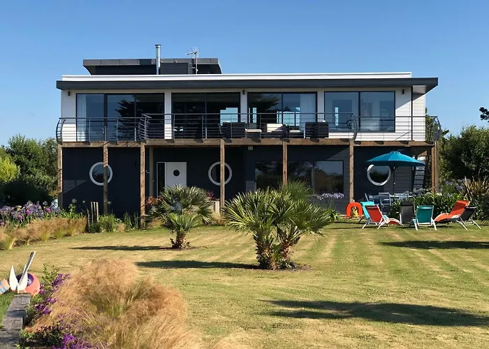 La Maison Bateau Au Bord De Mer