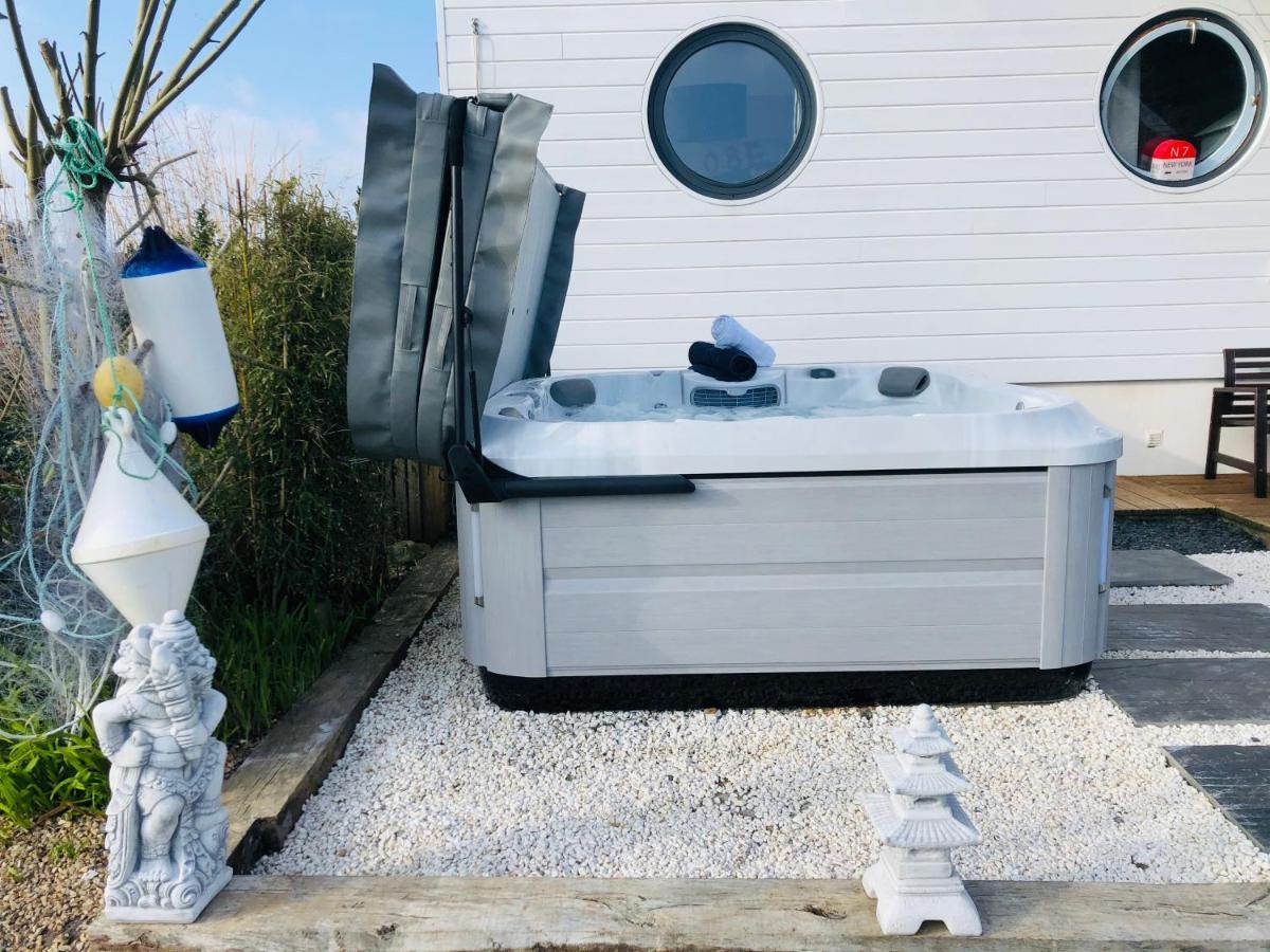 La Maison Bateau Au Bord De *