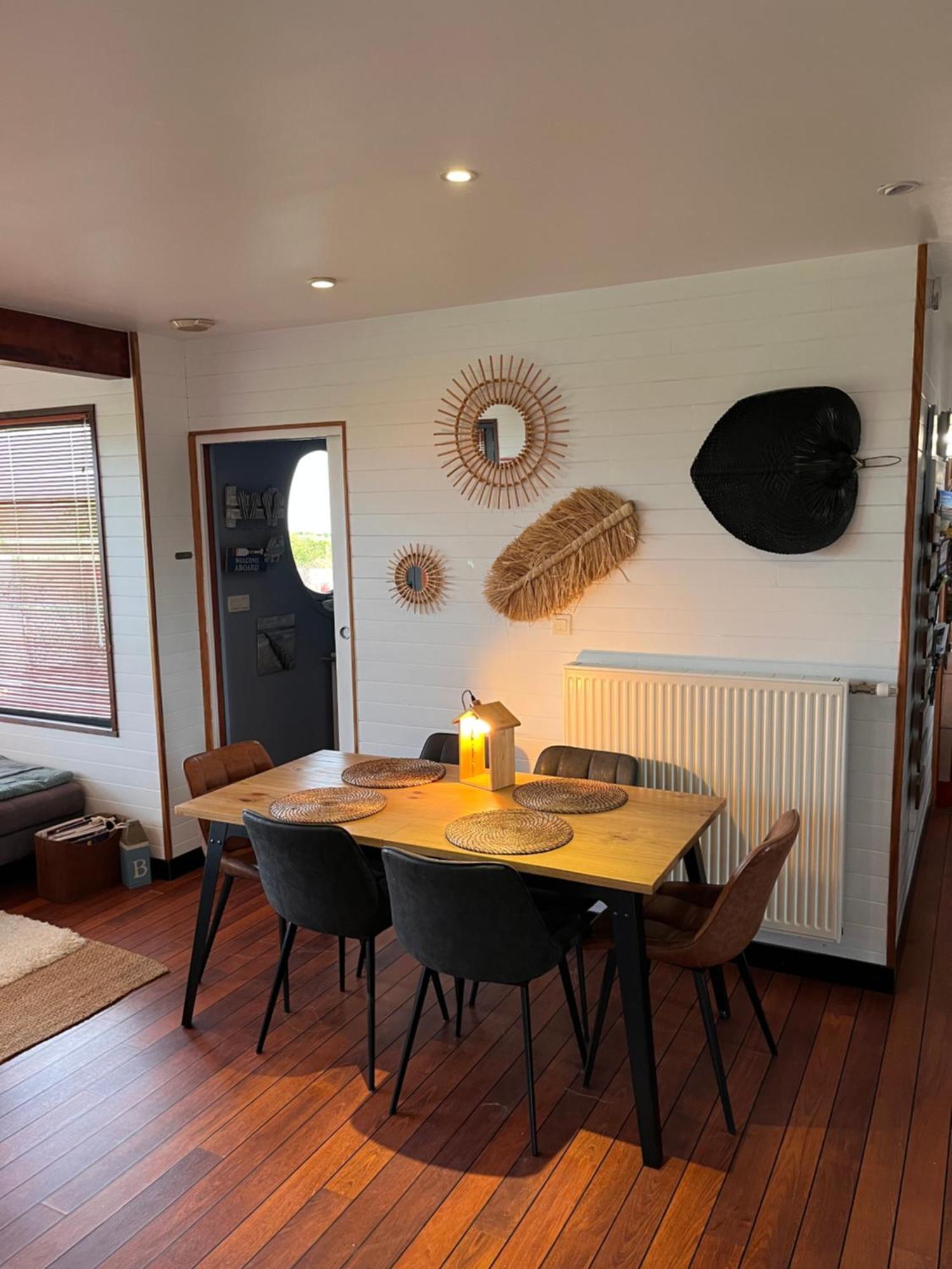 La Maison Bateau Au Bord De Villa