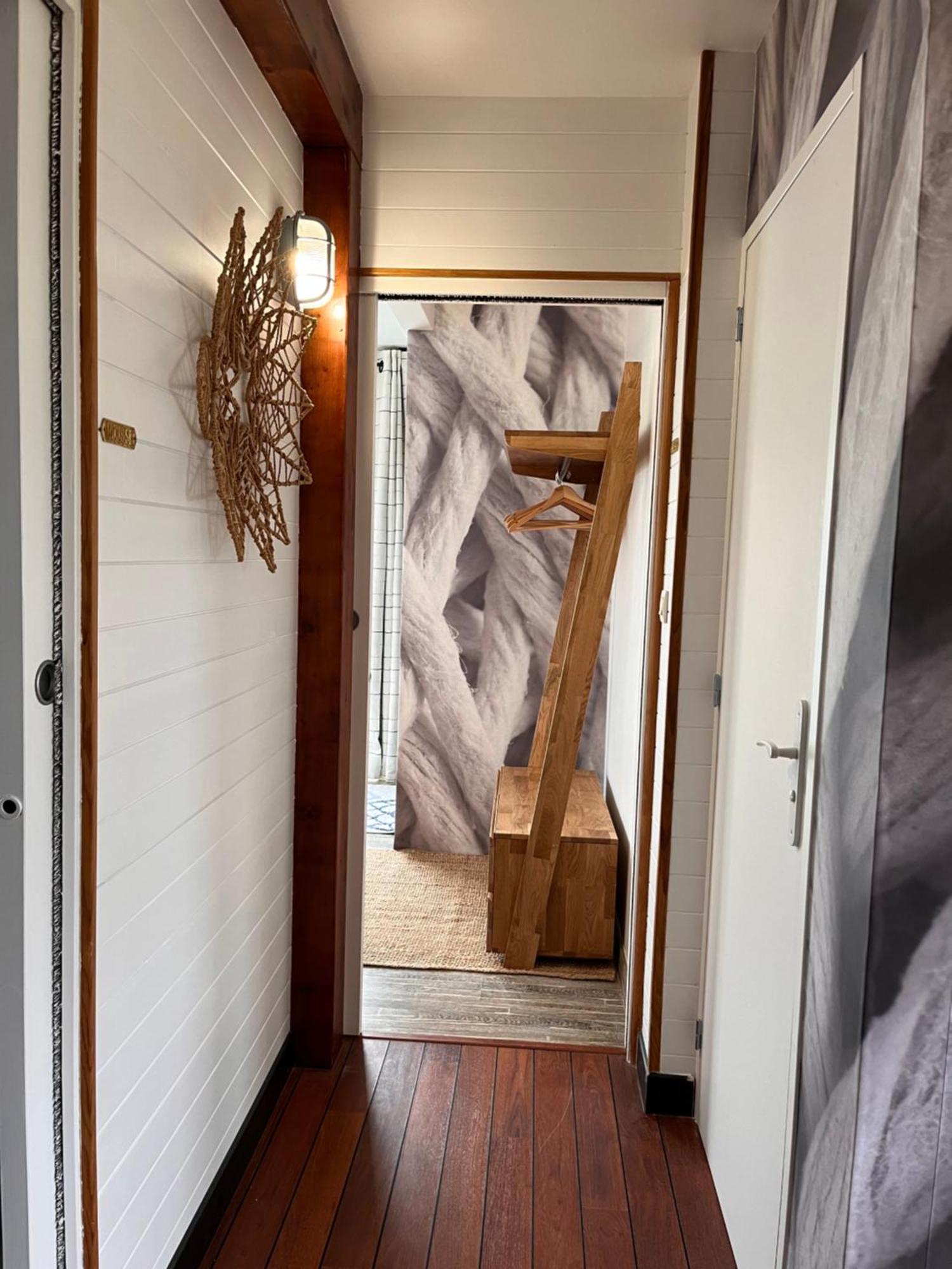 La Maison Bateau Au Bord De Guisseny